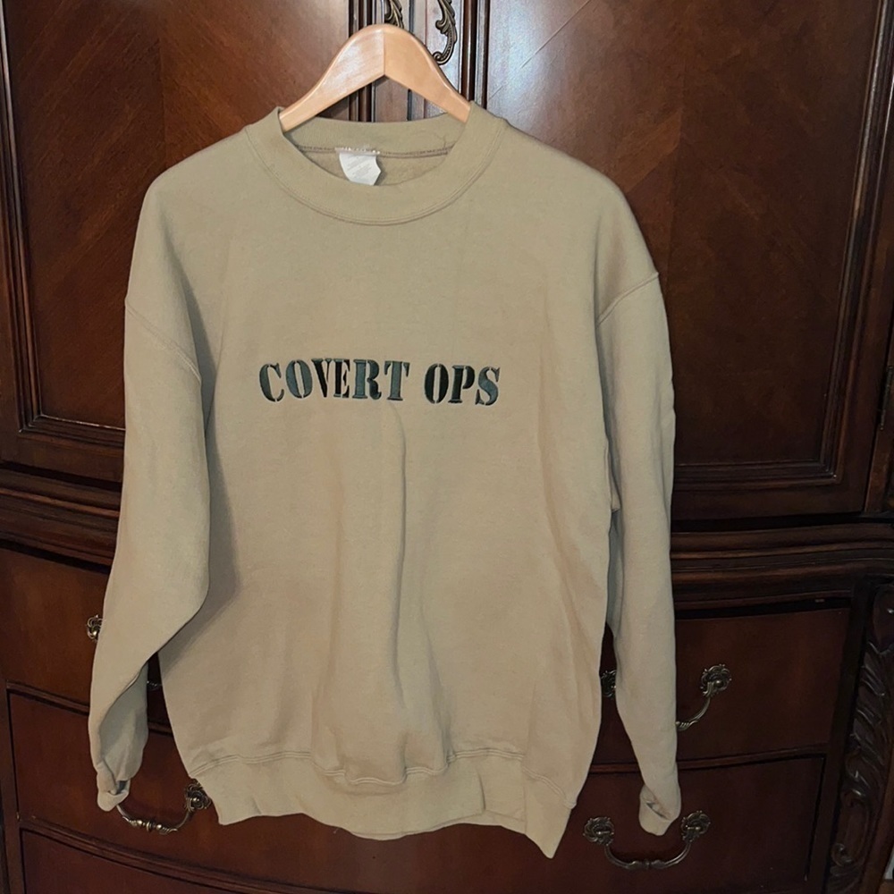 This Jerzees sweatshirt is in a very good condition in a nice tan color size L